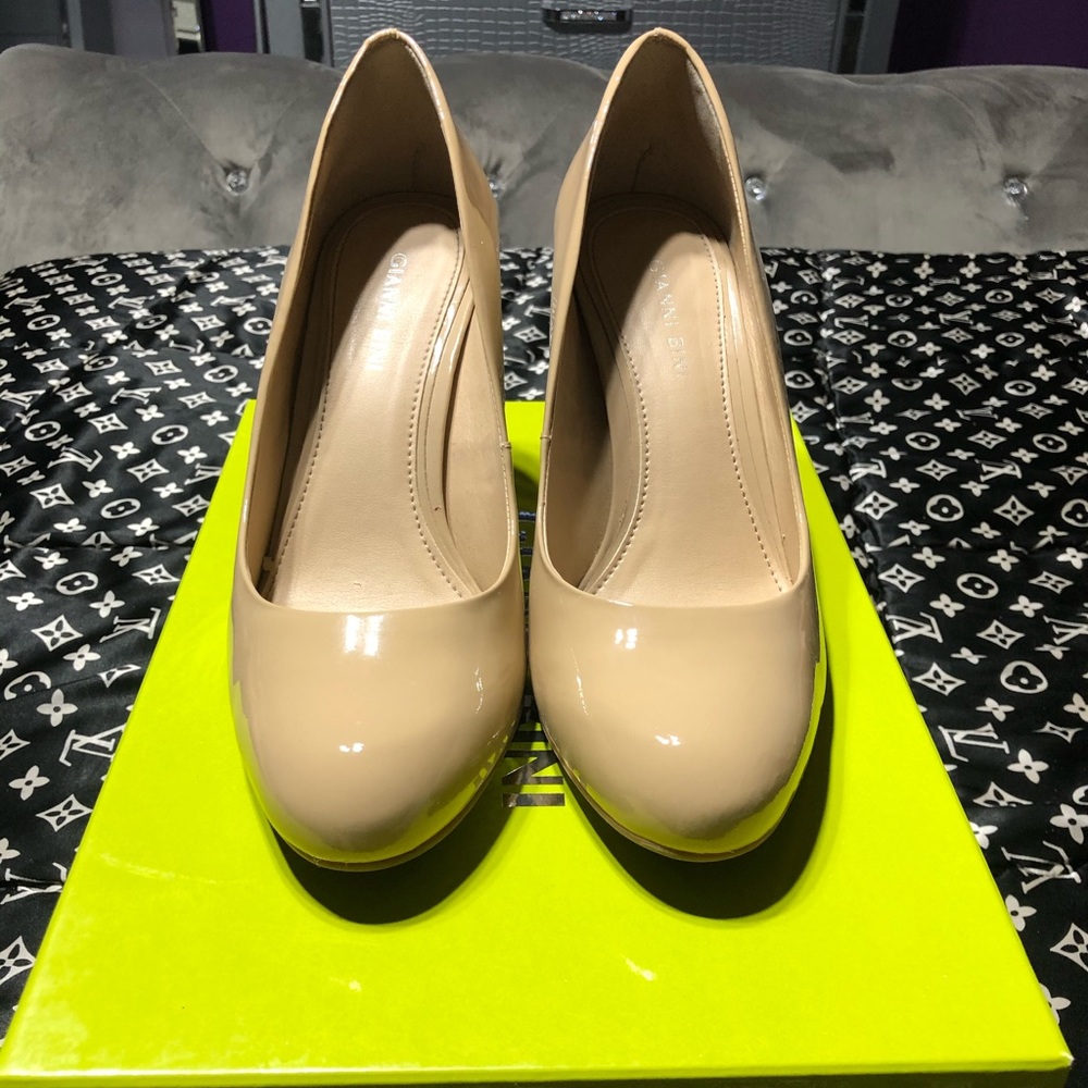 Gianni Bini nude patent pump. Size 7.5